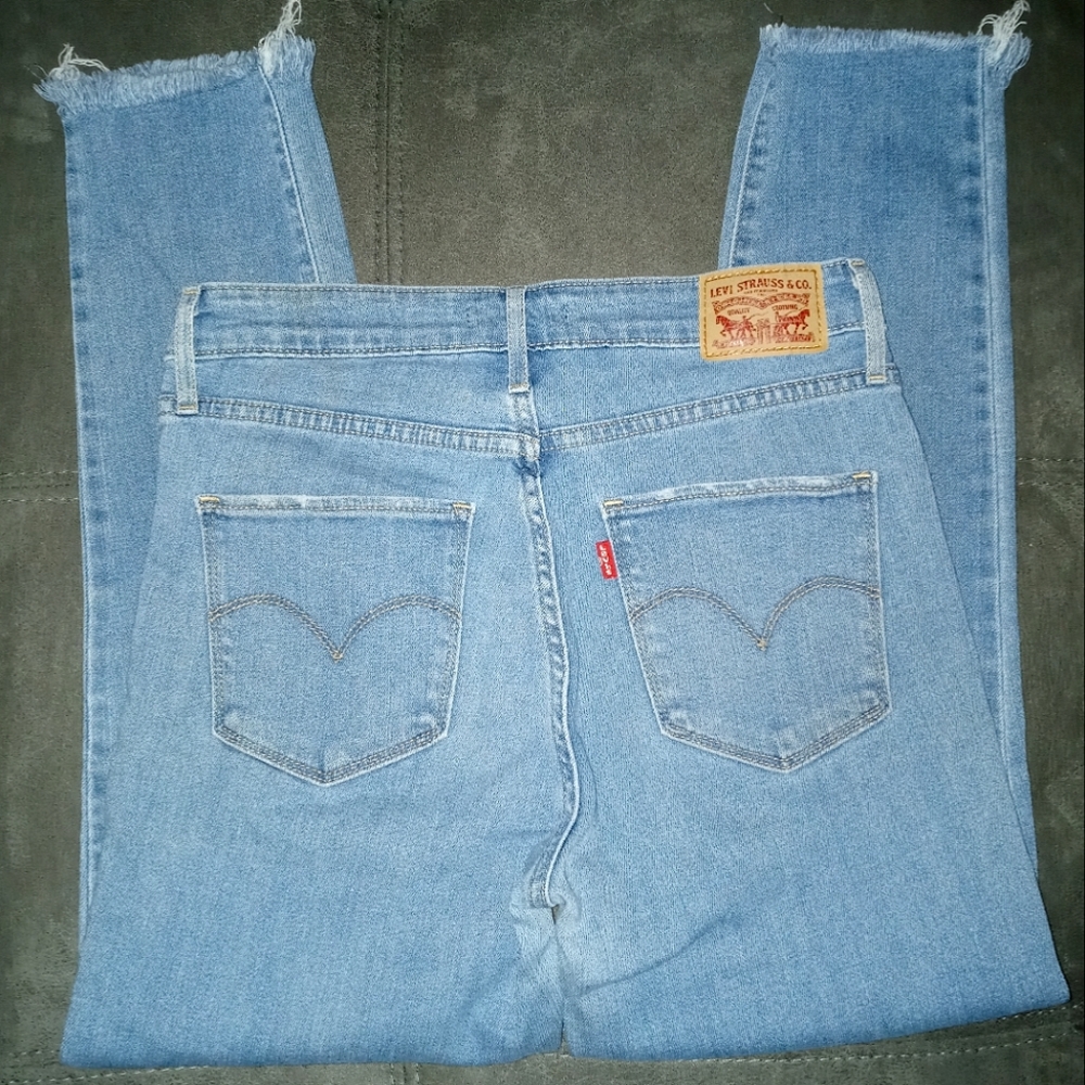 Levi's 721 High-Rise Skinny Light-Wash Capri  - Size 28